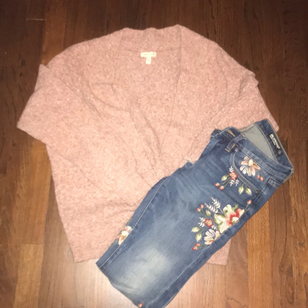Deep V Urban Outfitters sweater